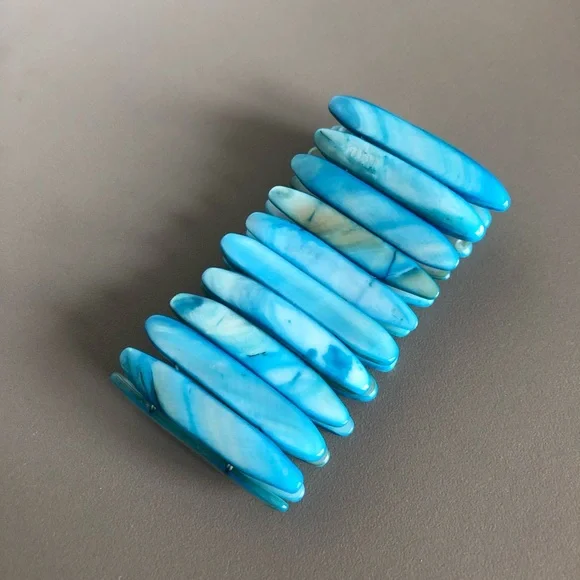 Shell cuff bracelet - Picture 2 of 5